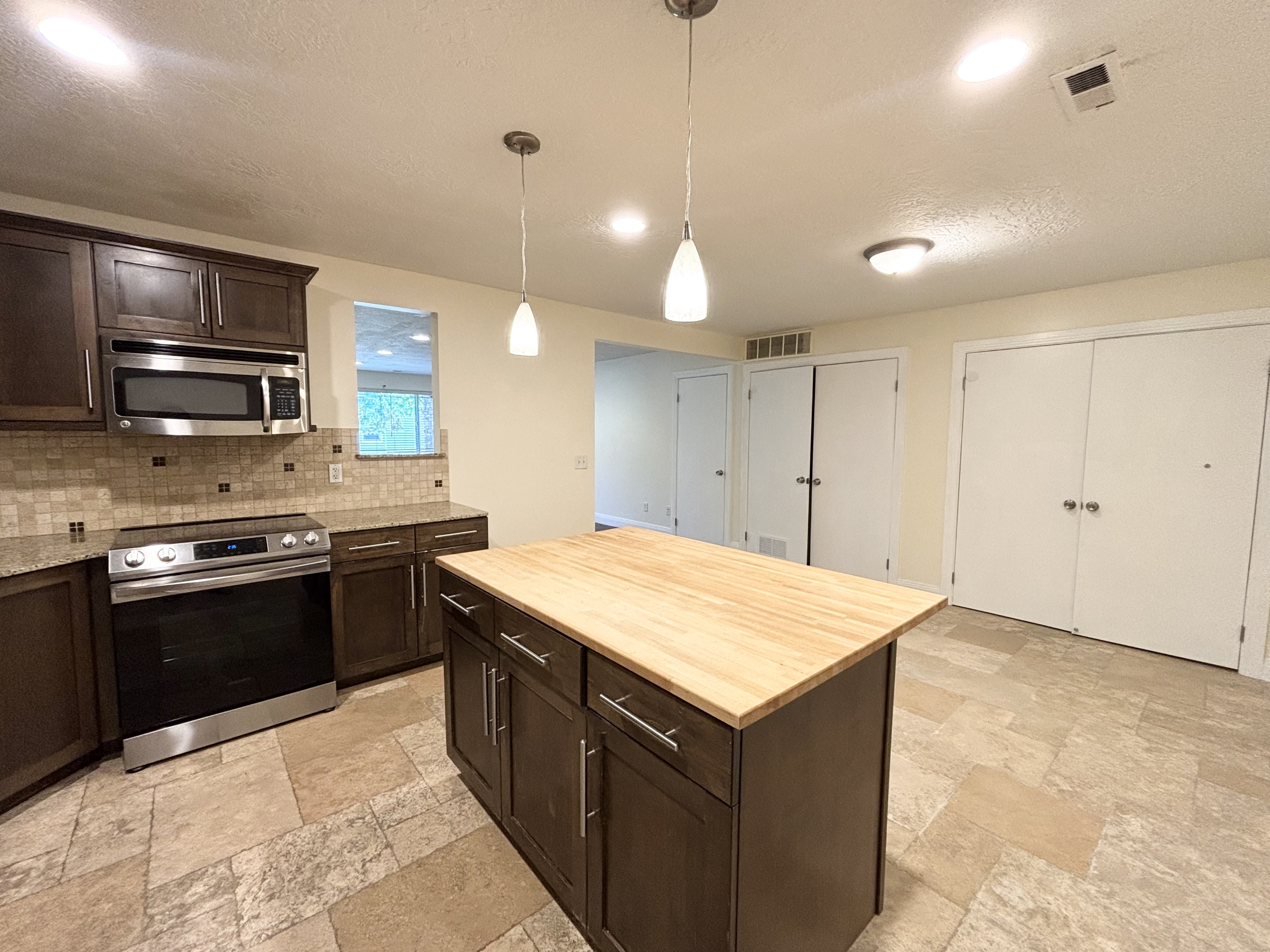 1560 E Stratford Ave - 5