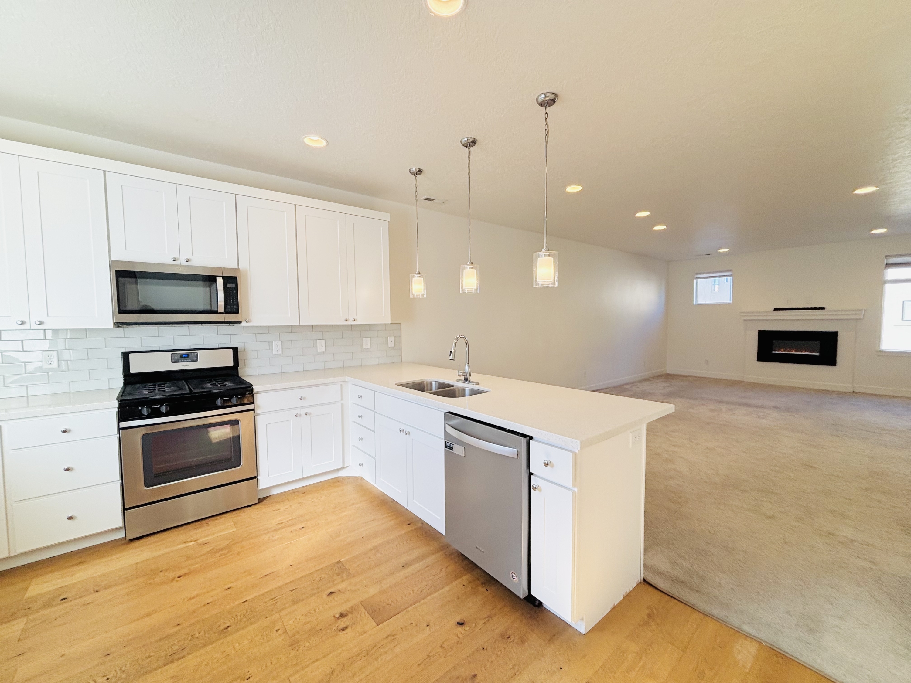 3883 Komenda Court