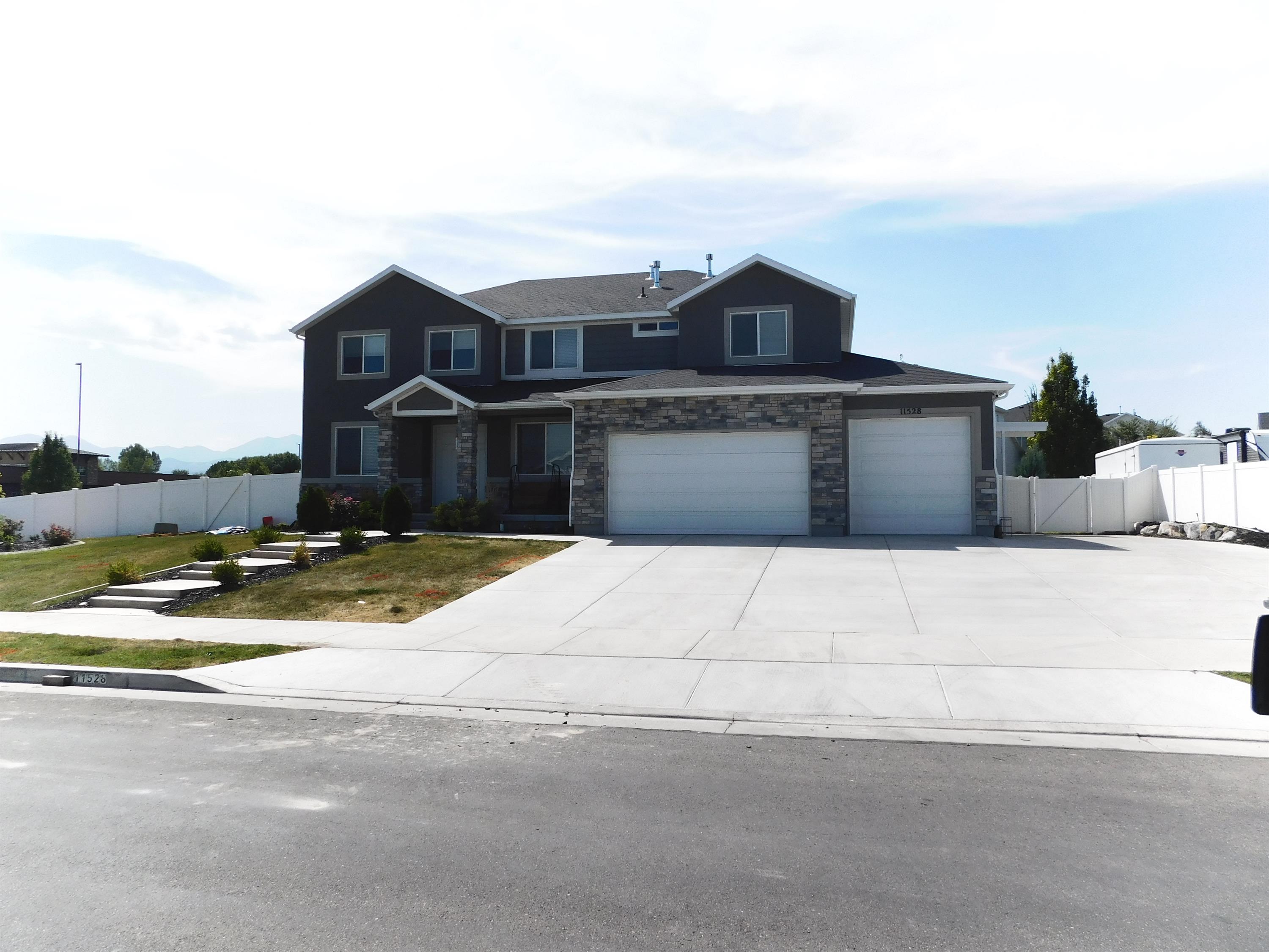 11528 S 4055 W