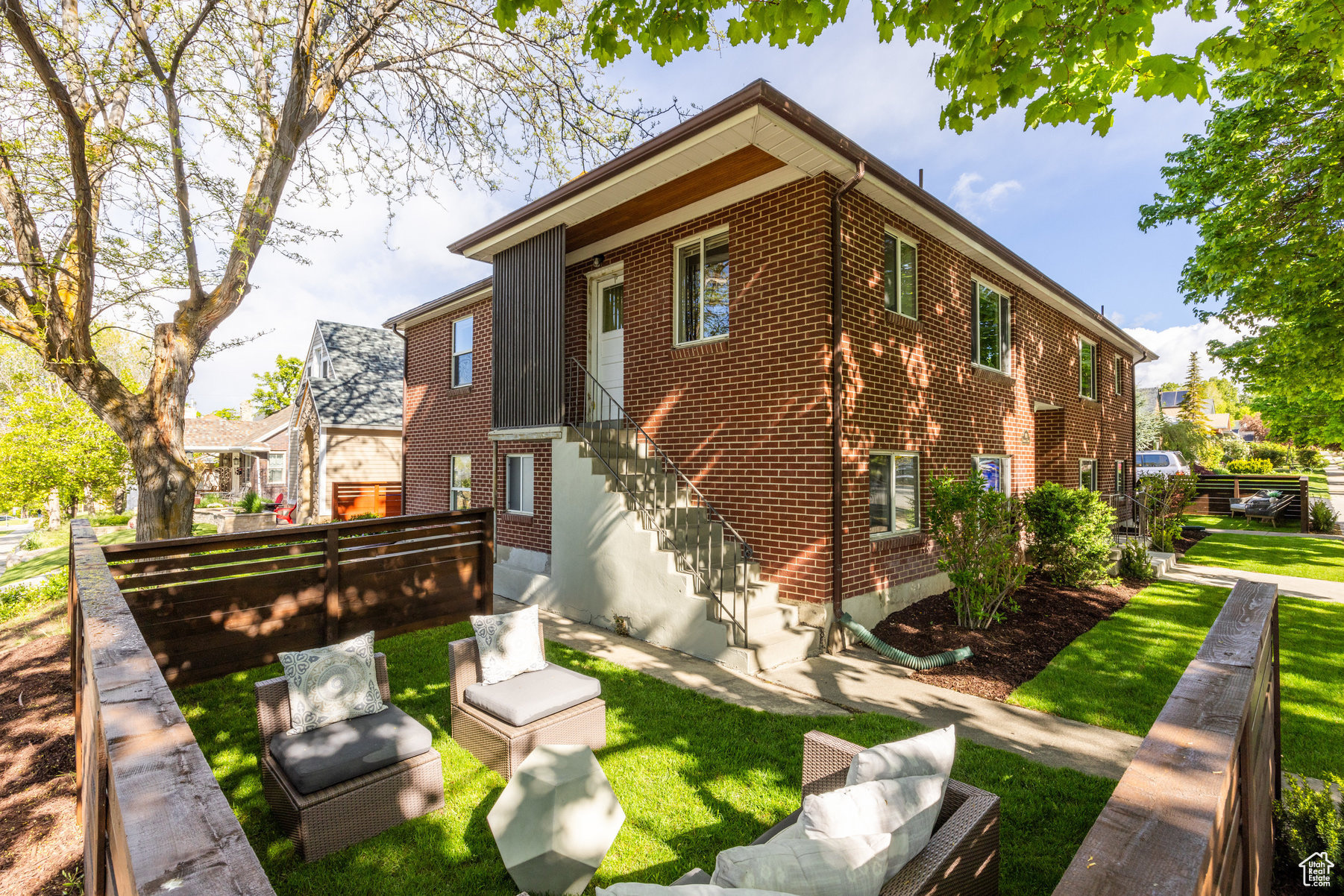 680 Elizabeth St - 4