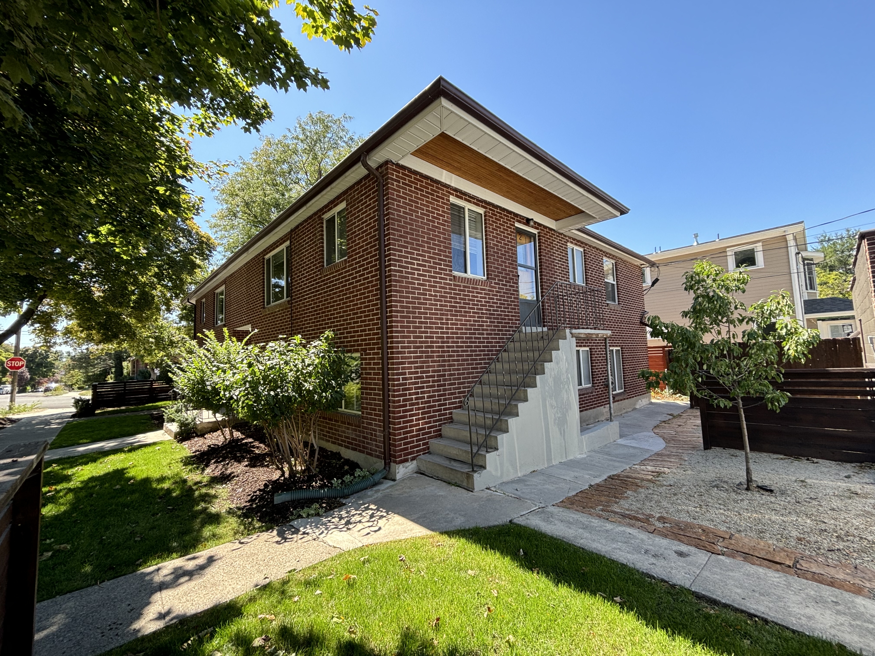 680 Elizabeth St - 2