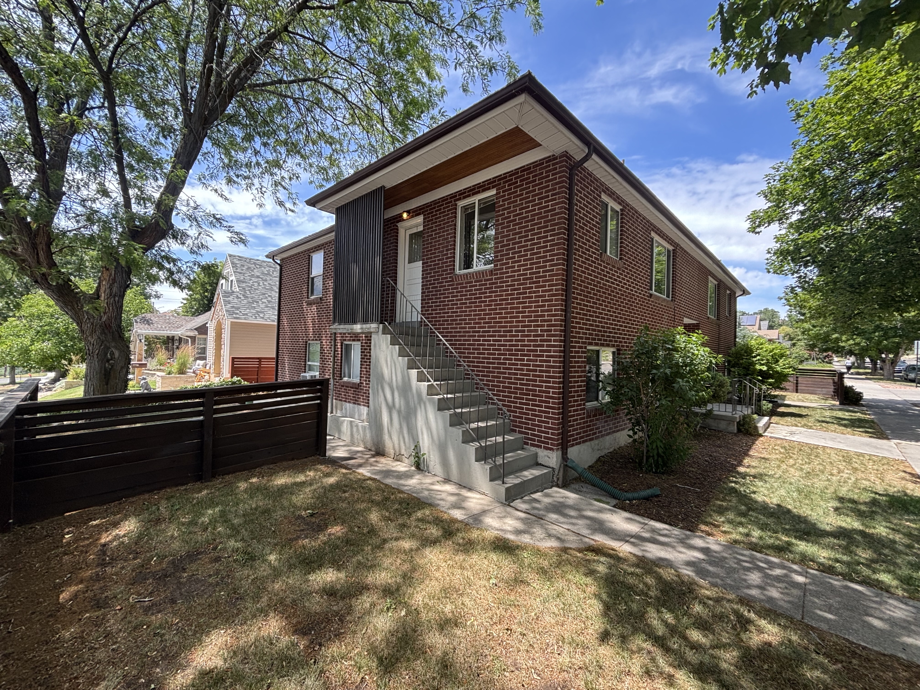 680 Elizabeth St - 1