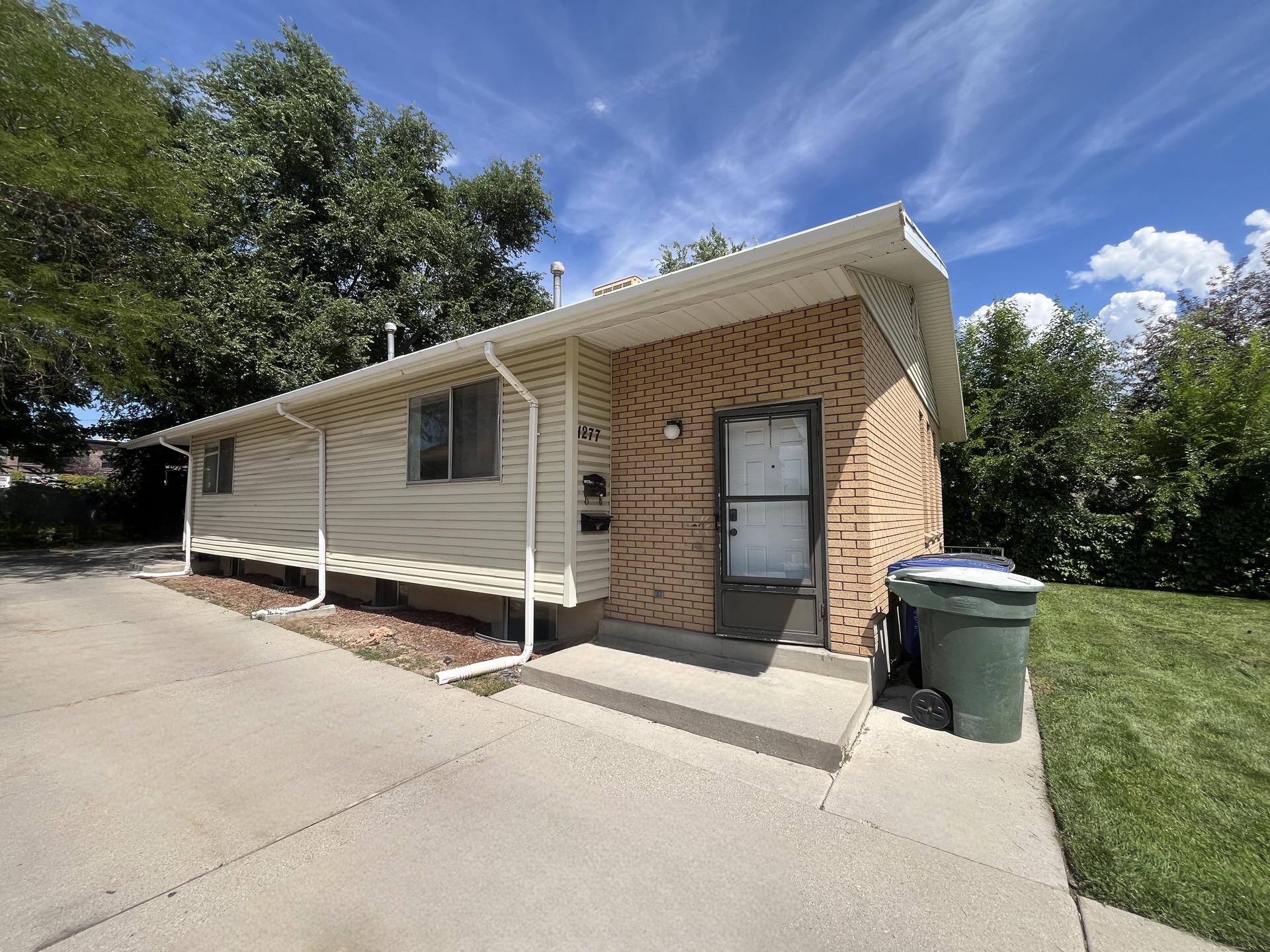 1265 E Crandall Ave - 1277