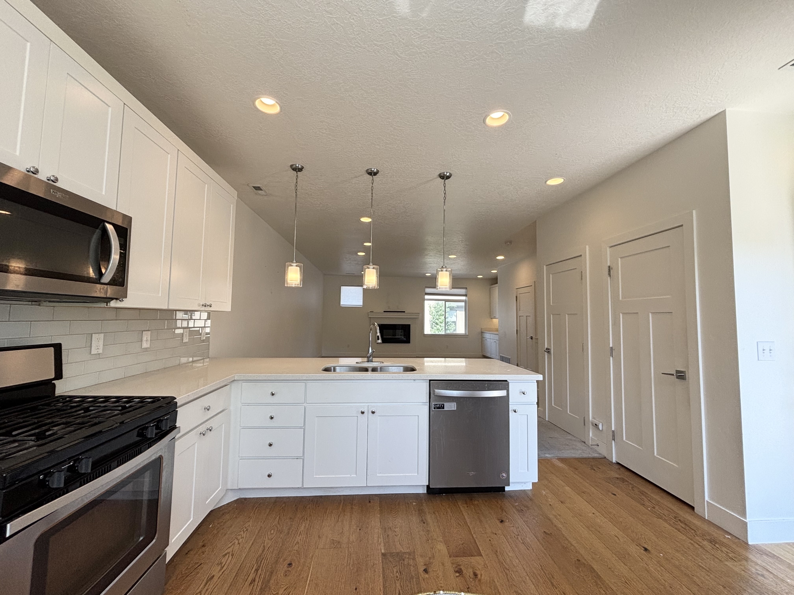 3883 Komenda Court