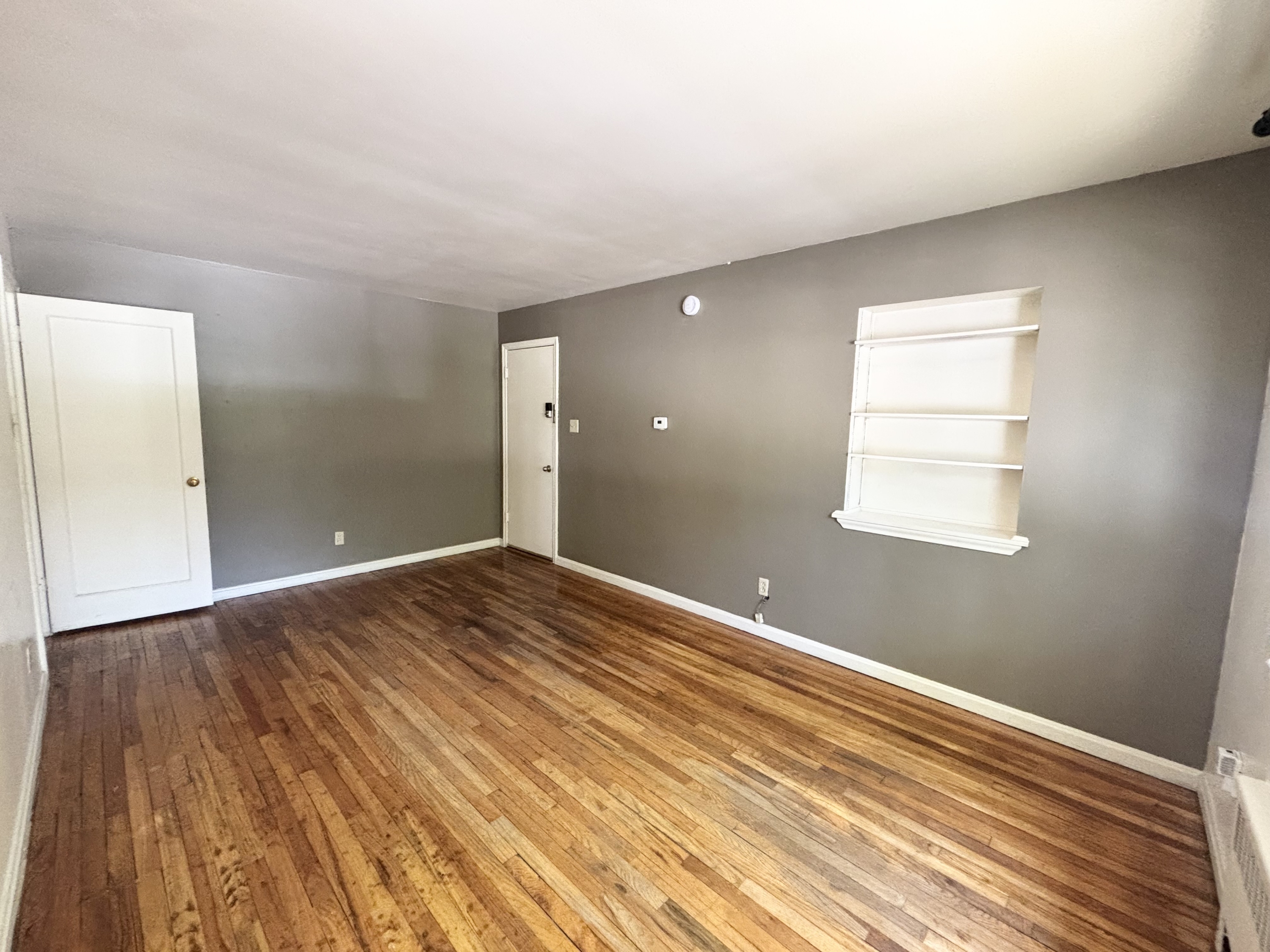 680 Elizabeth St - 1